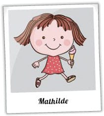 une petite fille en robe rouge à pois blancs qui tient un cornet de glace